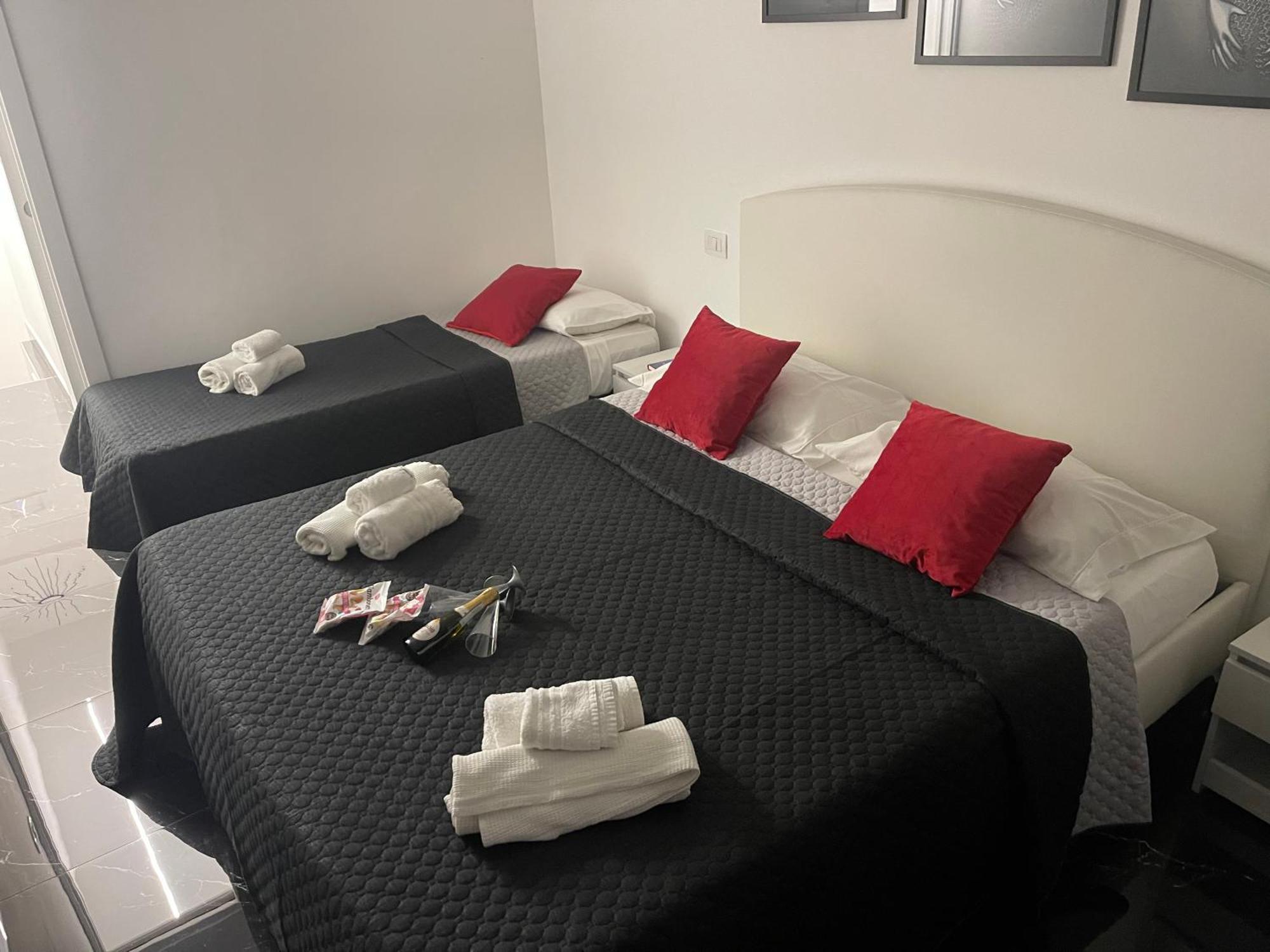 Lux House Naples Airport Hotel Exterior photo